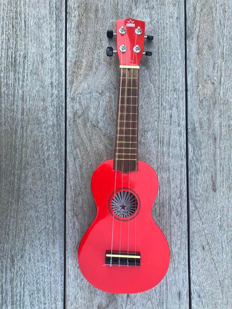 Ukulele Red Star, Musique & Instruments, Instruments à corde | Autre, Enlèvement, Comme neuf