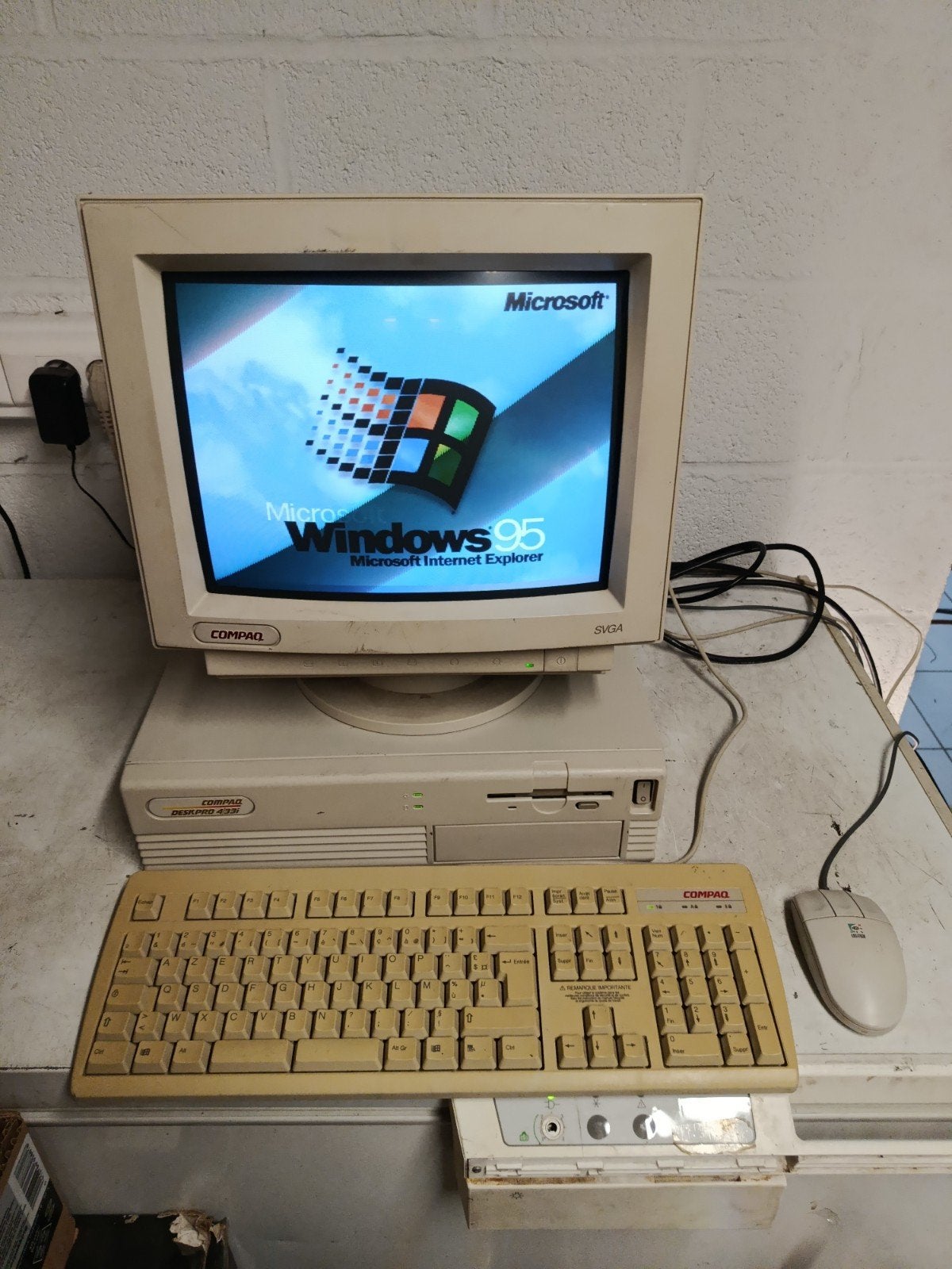 compaq deskpro 386 33mhzDX windows 95 computer, Enlèvement