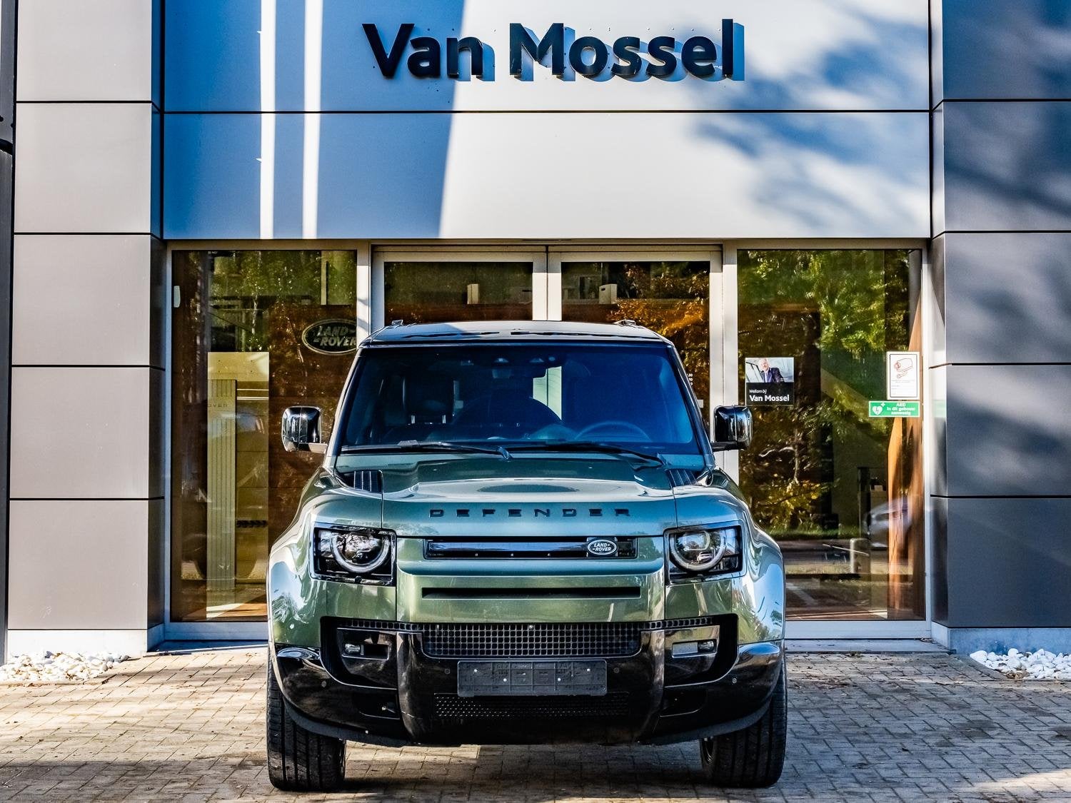 Land Rover Defender 110 P300e X-Dynamic HSE (automatique), Autos, Entreprise, Autres carburants, Noir, 5 portes