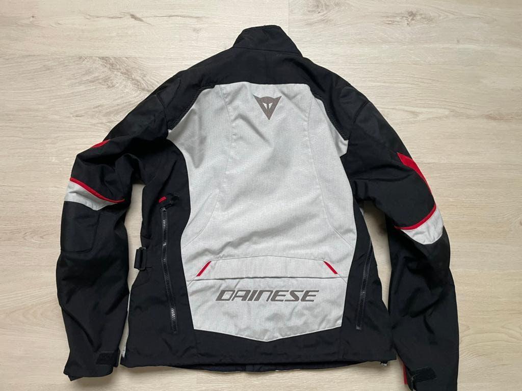 Dainese motorjas - nieuwstaat - + extra’s - maat 52, Motoren, Kleding | Motorkleding, Dainese, Jas | textiel, Heren, Ophalen