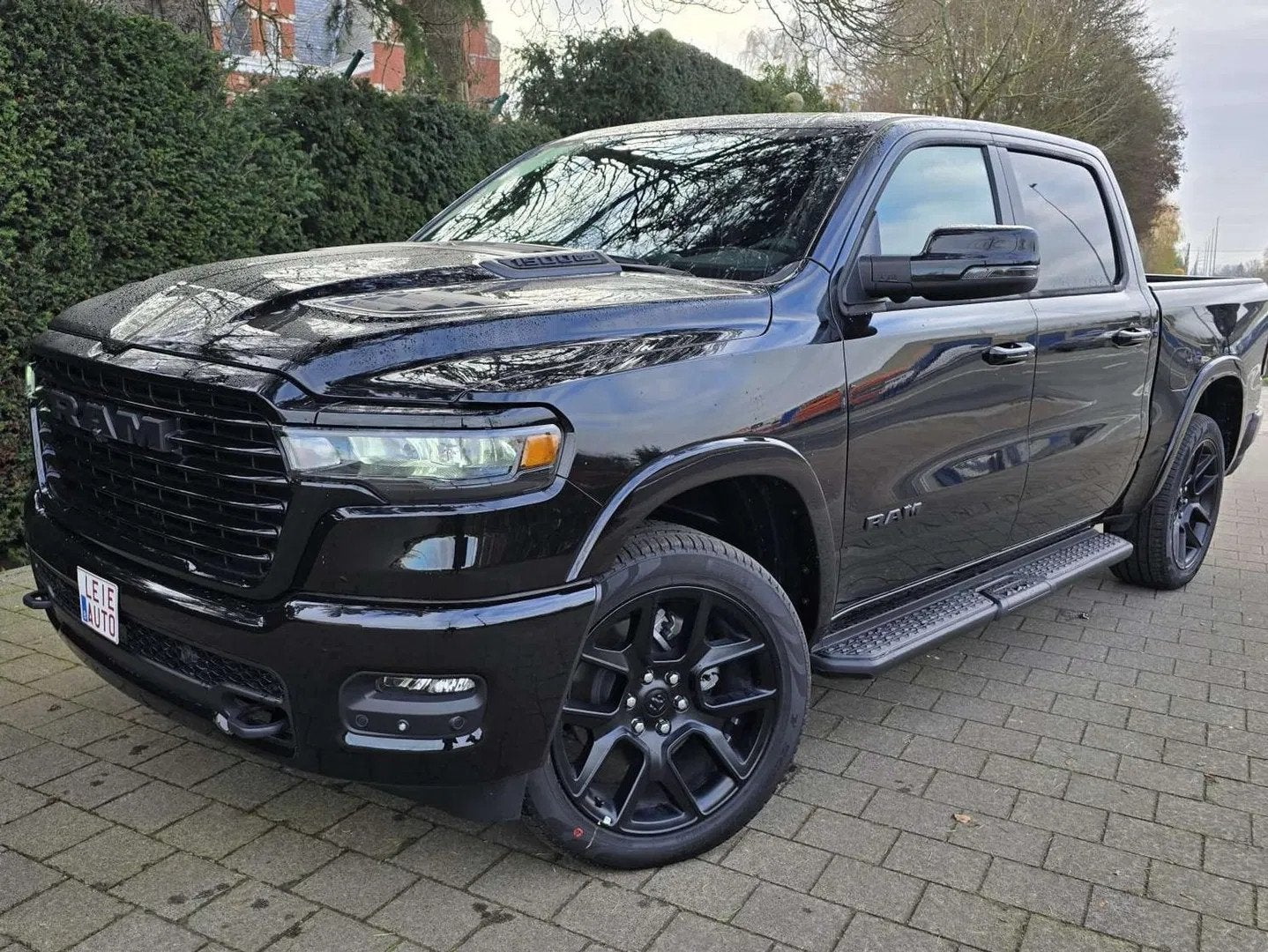 Dodge Ram Laramie Night €63.900,- excl btw. (automaat), Auto's, Automaat, Overige modellen, Zwart, Overige kleuren