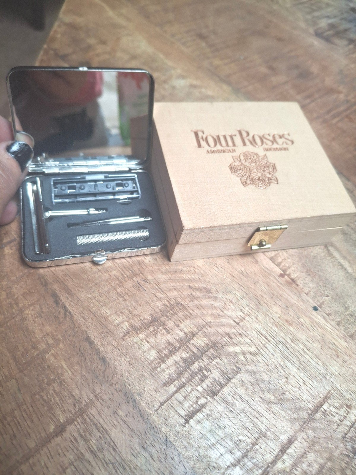 Vintage Four Roses Reis-scheerset in MoriCort Italy in kist, Ophalen of Verzenden, Persoonlijke verzorging