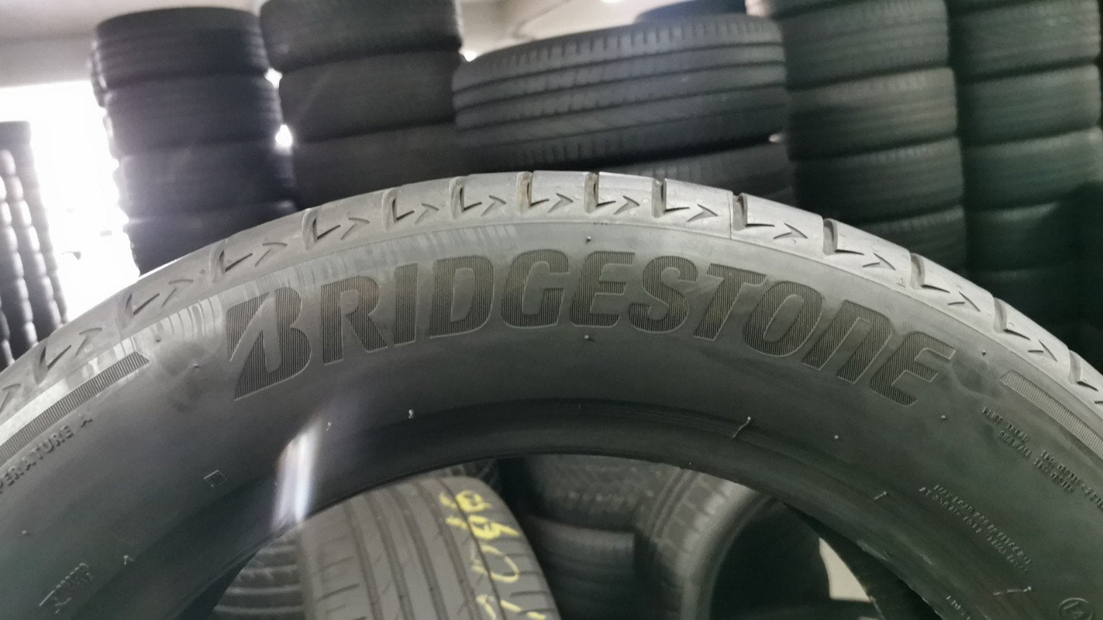 23555r18 235 55 r18 235/55/r18 Bridgestone avec montage, Enlèvement ou Envoi