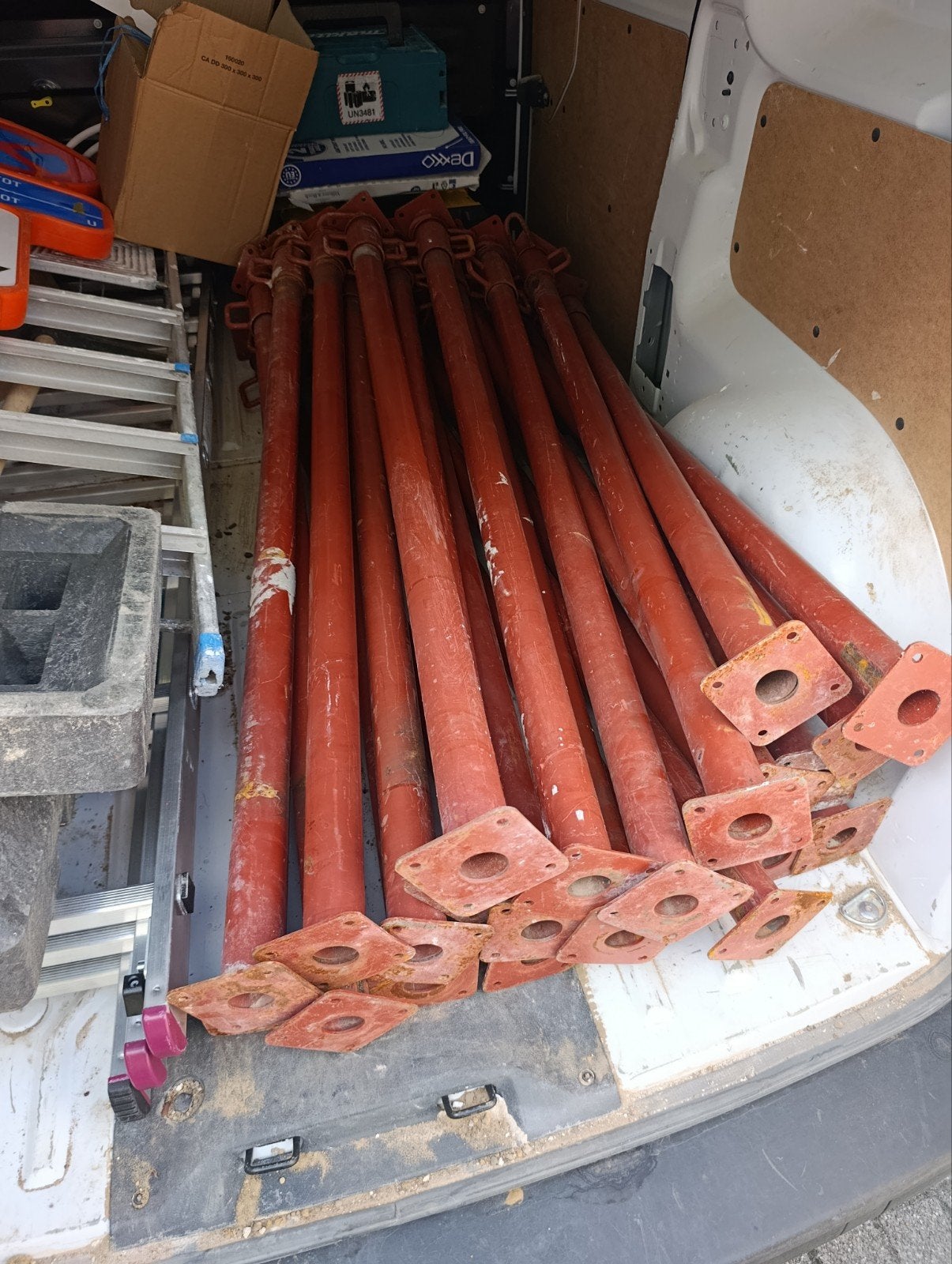 Stutten of stiepen te koop 23 stuks basislengte 1,6m, Doe-het-zelf en Bouw, Ophalen, Zo goed als nieuw, 2 tot 5 meter