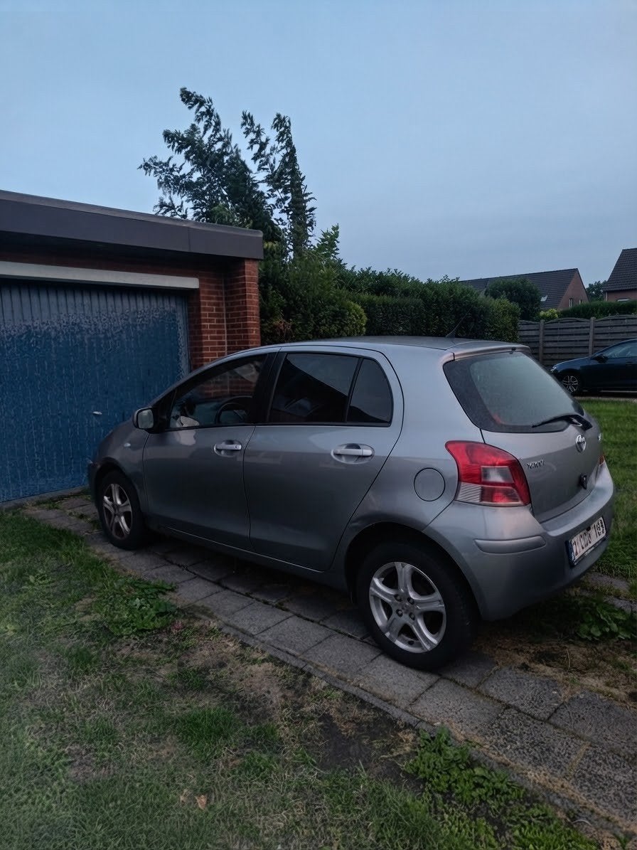 Yaris2  2011 Automatique 1,3vvt Essence 175000km., Autos, Euro 5, Achat, Autres couleurs, Noir