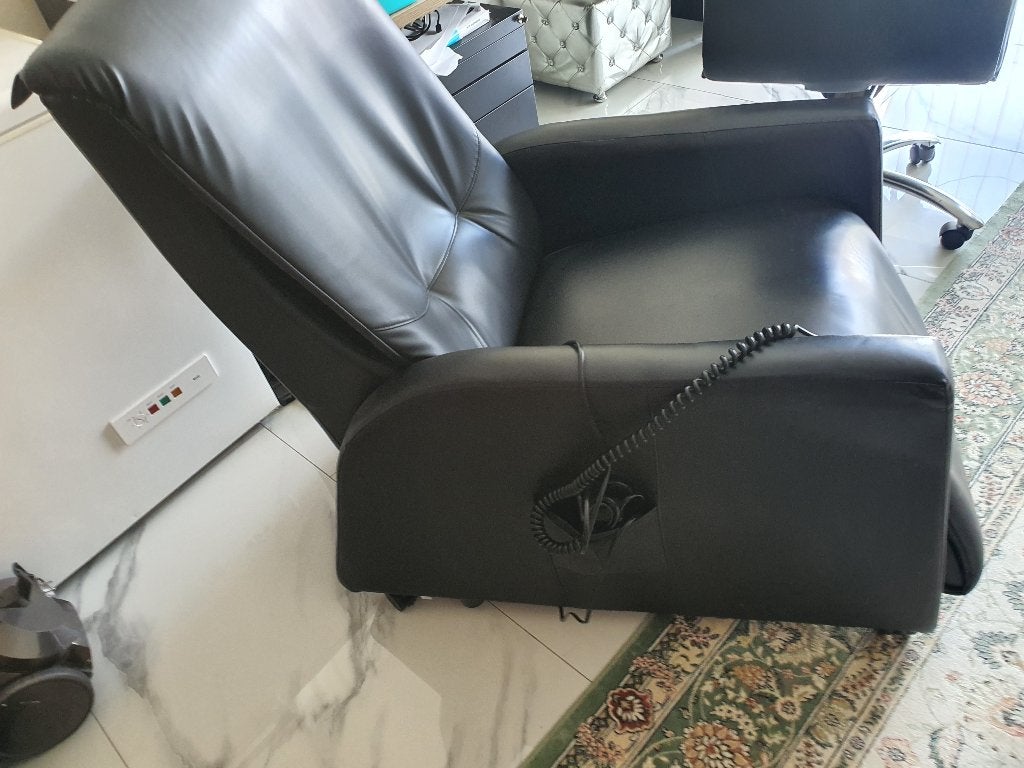 fauteuil inclinable à réglage électrique Repose-pieds à com, Moins de 75 cm, Comme neuf, Enlèvement, 50 à 75 cm
