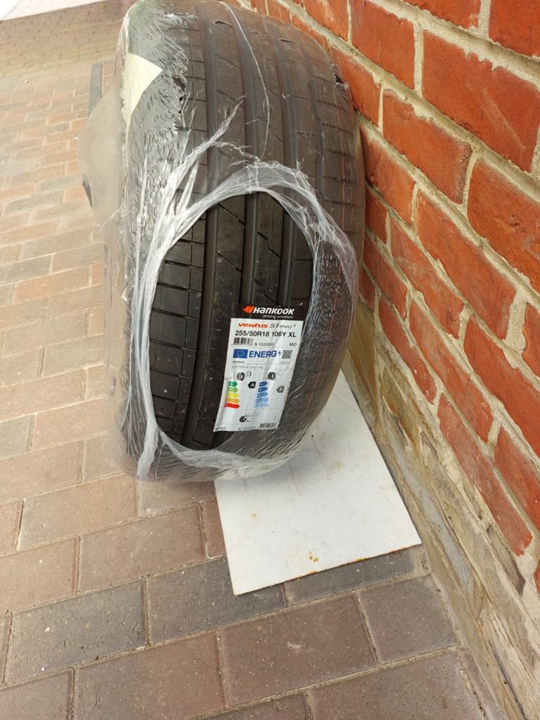 2 Pneus neuf hankook 255/50/18 été avec facture