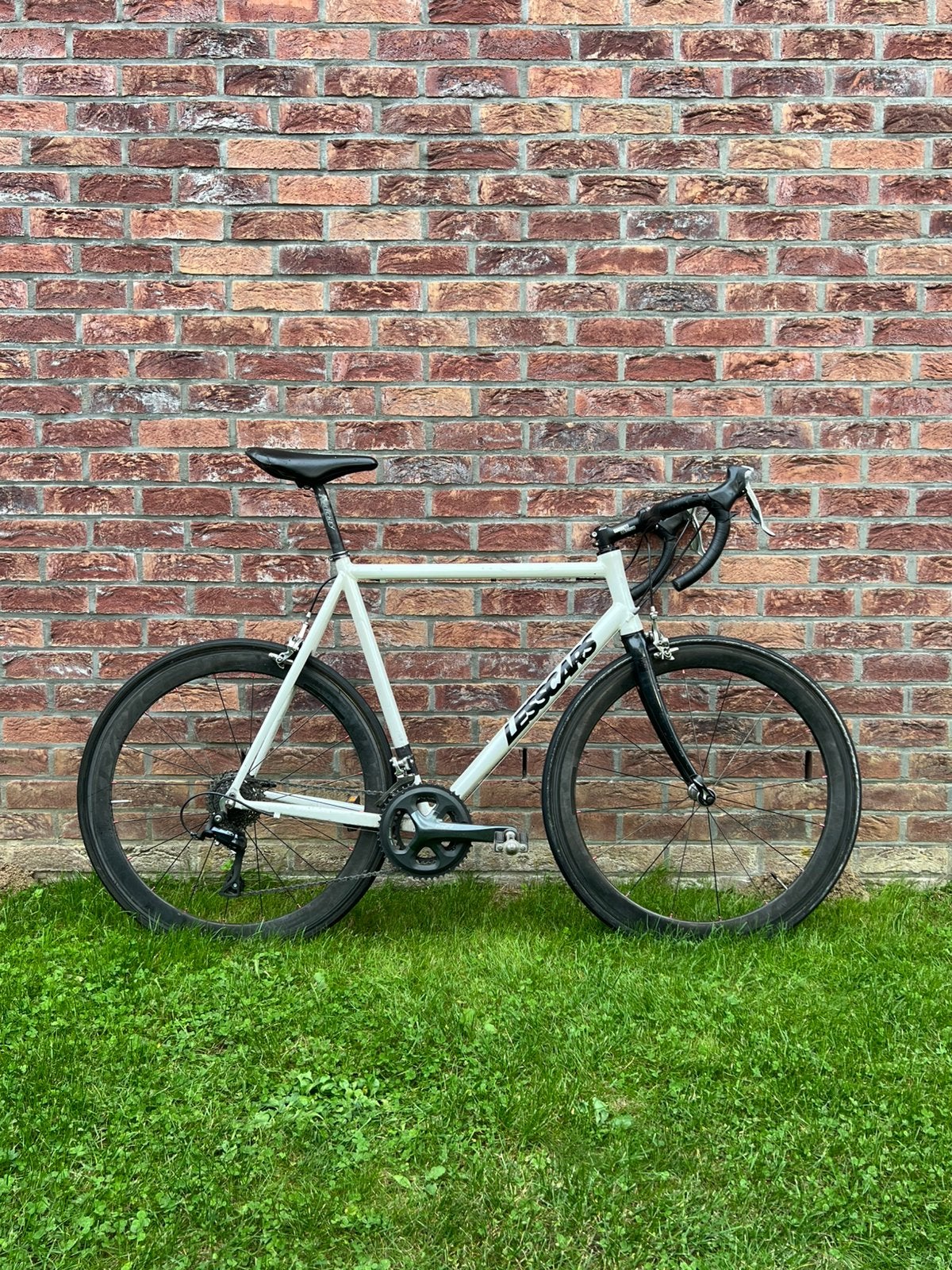 Vélo de route / de ville - jantes carbone dura ace, Vélos & Vélomoteurs, Frein sur jante, Enlèvement, Utilisé, 28 pouces