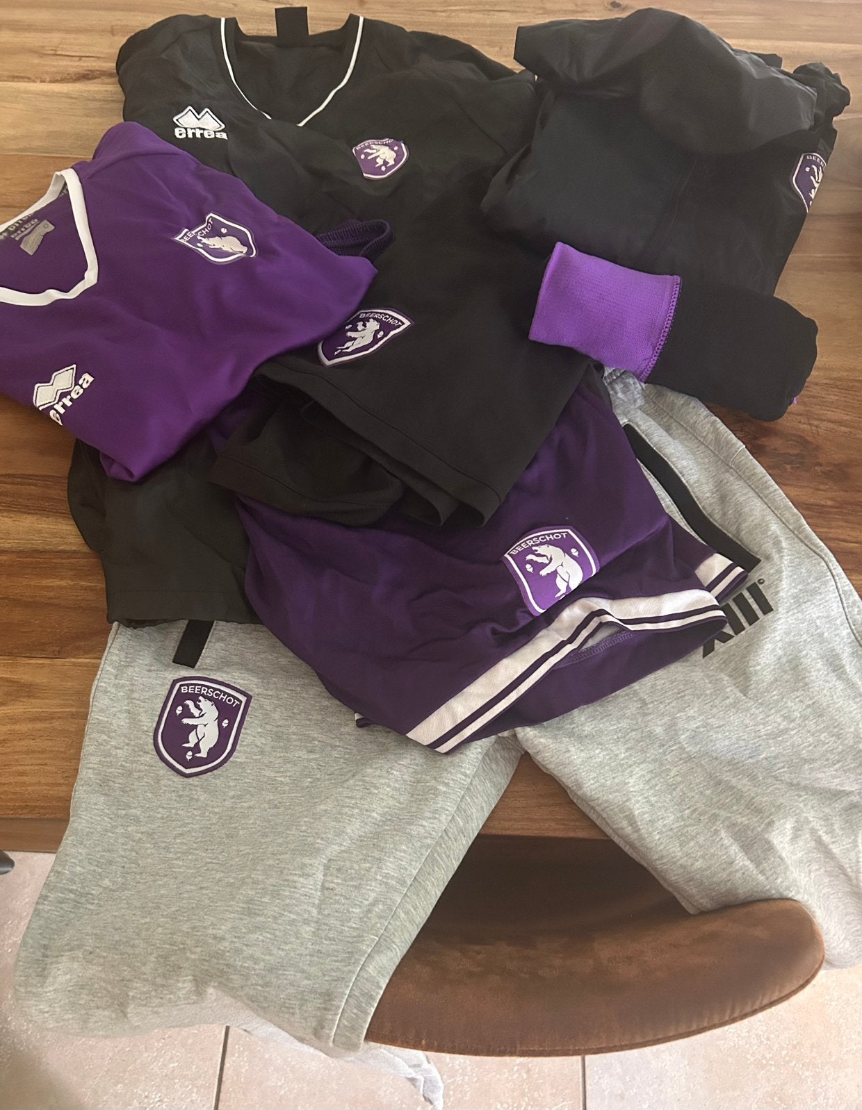 Pakket kledij Beerschot maar +-164 en groter, Sport en Fitness, Ophalen, Zo goed als nieuw