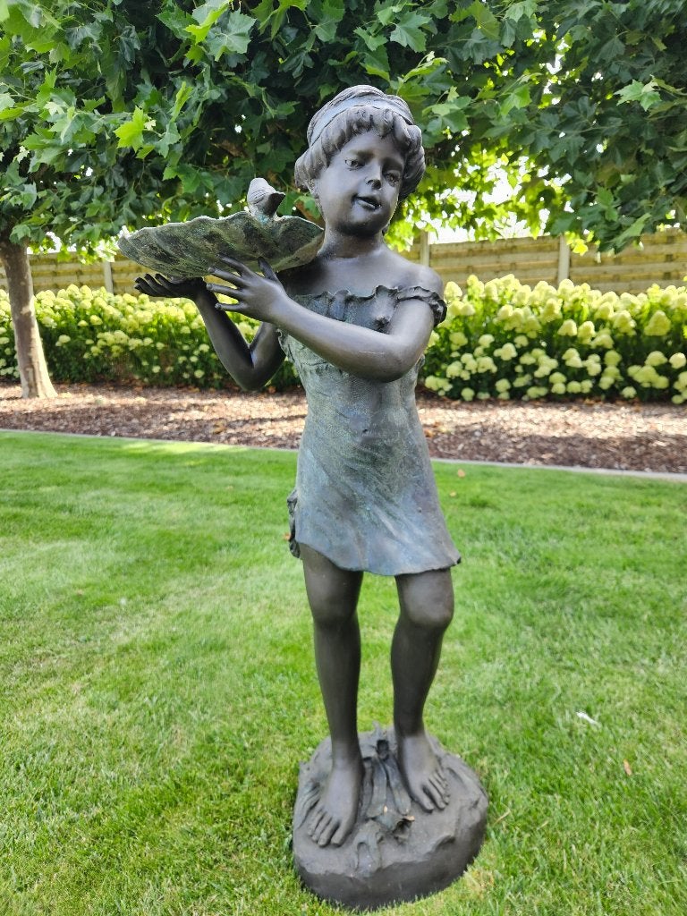 Bronzen meisje als drinkplaats vogels/fontein getekend !, Tuin en Terras, Ophalen of Verzenden, Zo goed als nieuw, Overige materialen