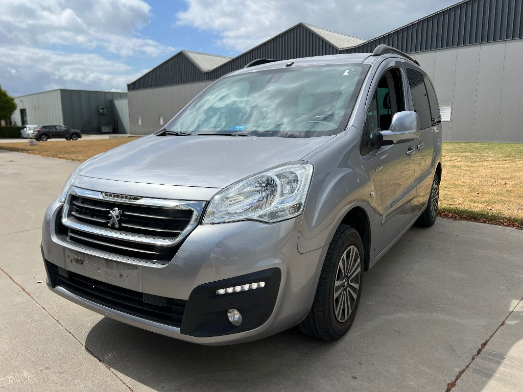 Peugeot Partner Teepee 22,5KwH overnamewagen handel/export, Autos, Peugeot, Entreprise, Achat, Partner, ABS, Airbags, Air conditionné