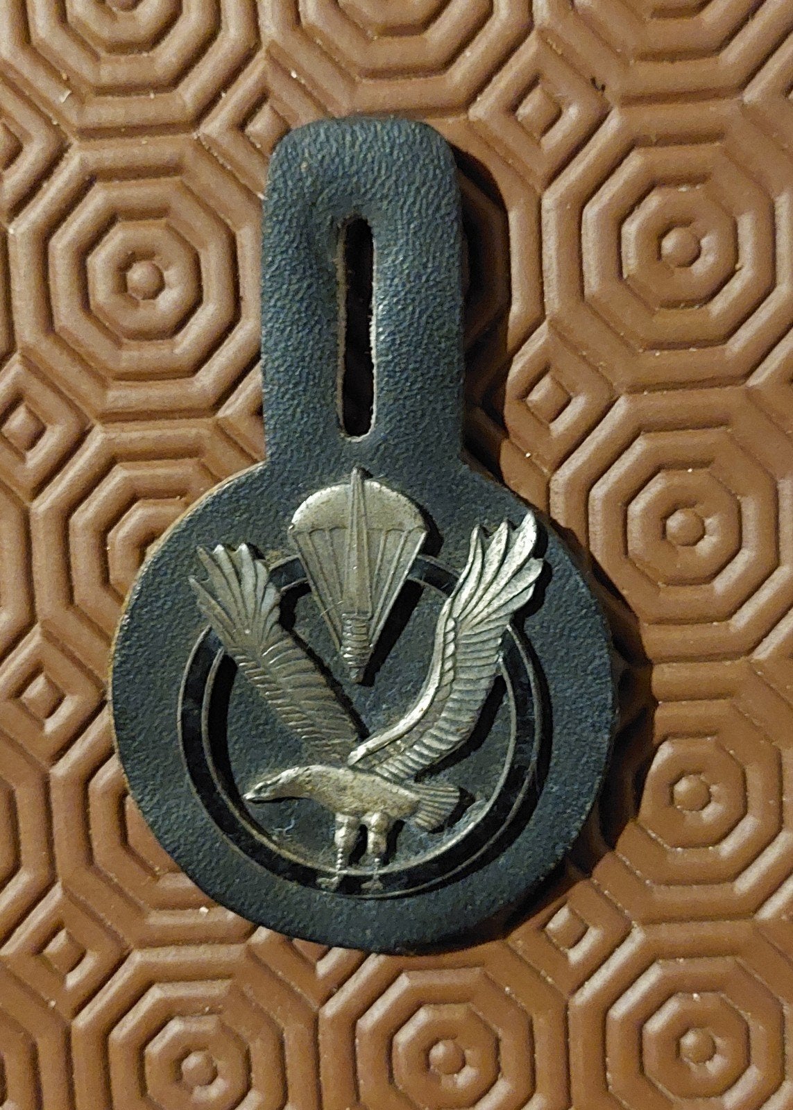 ancienne breloque belge, Enlèvement ou Envoi, Armée de terre, Emblème ou Badge