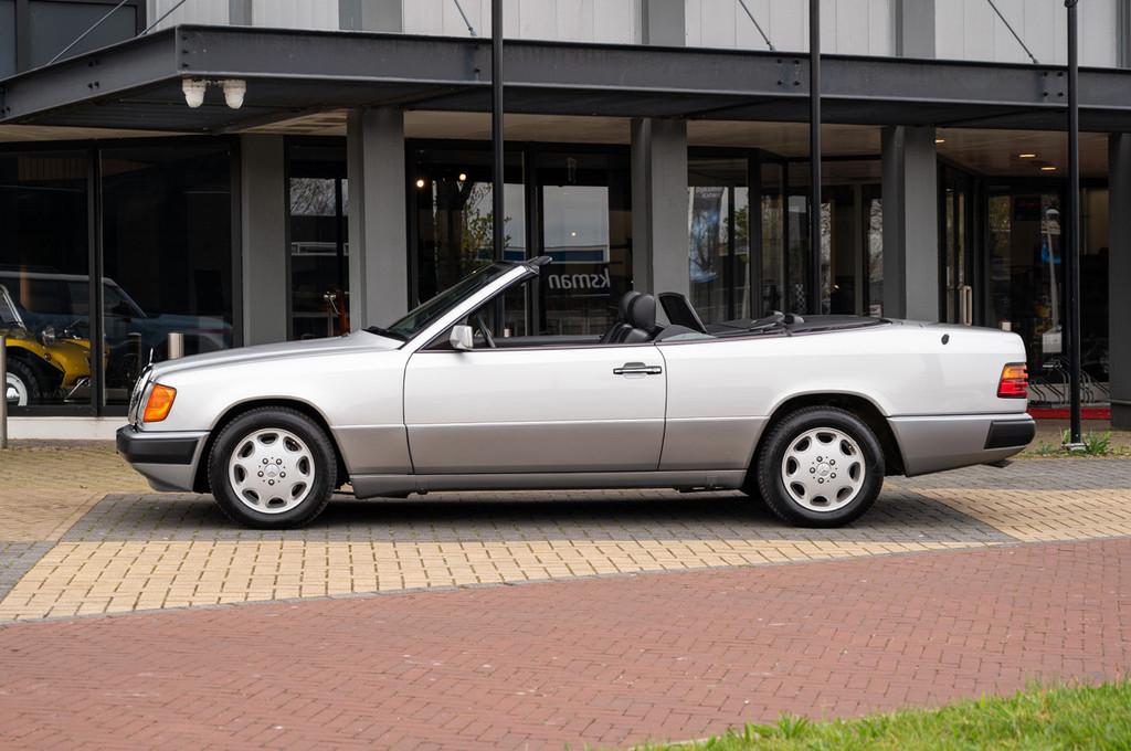 Mercedes-Benz E-Klasse 300 CE-24 Cabriolet (bj 1994), Auto's, 4 zetels, Zwart, Cabriolet, Bedrijf