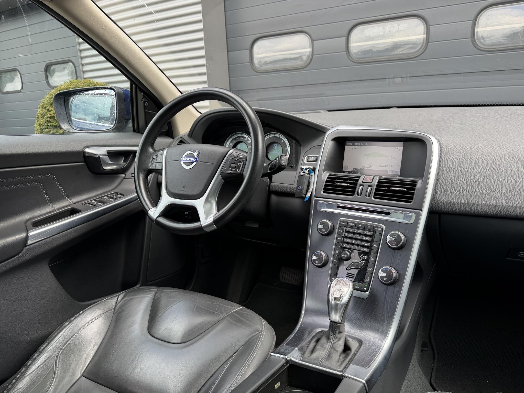 Volvo XC60 2.4 D5 AWD R-Design (automatique), Autos, Cuir, Euro 5, Achat, 2400 cm³