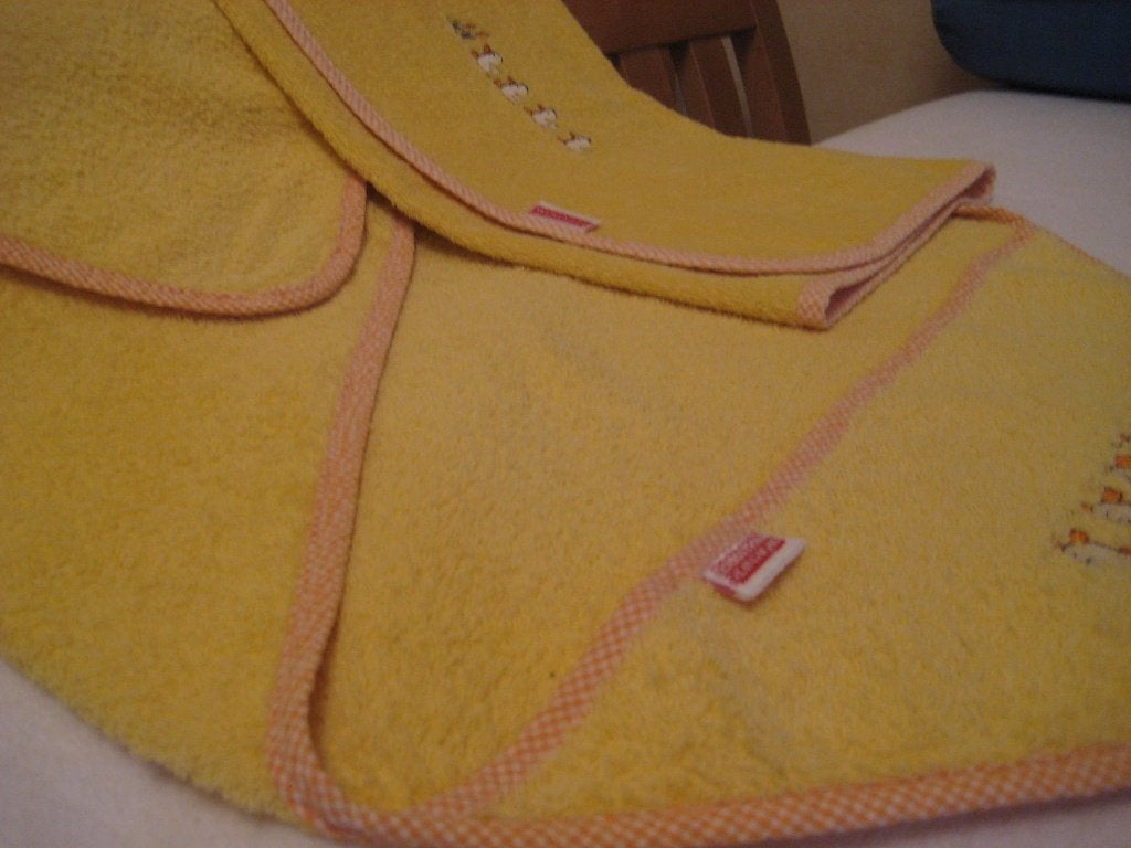 Babycape met eendjes + handdoekje, Kinderen en Baby's, Badjes en Verzorging, Ophalen of Verzenden, Gebruikt, Overige typen