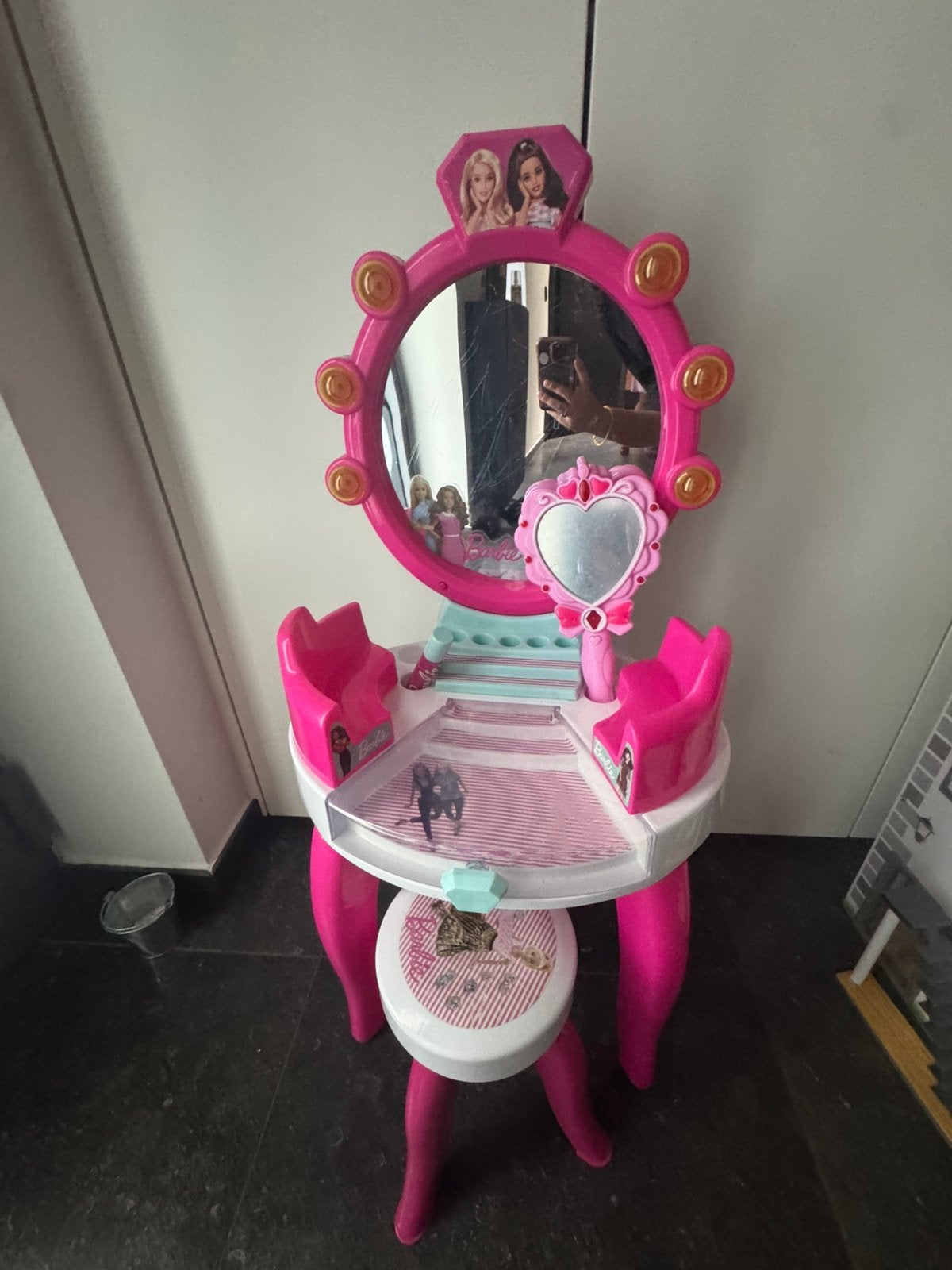 Barbie make-up tafel met geluids- en lichteffecten, Ophalen, Zo goed als nieuw