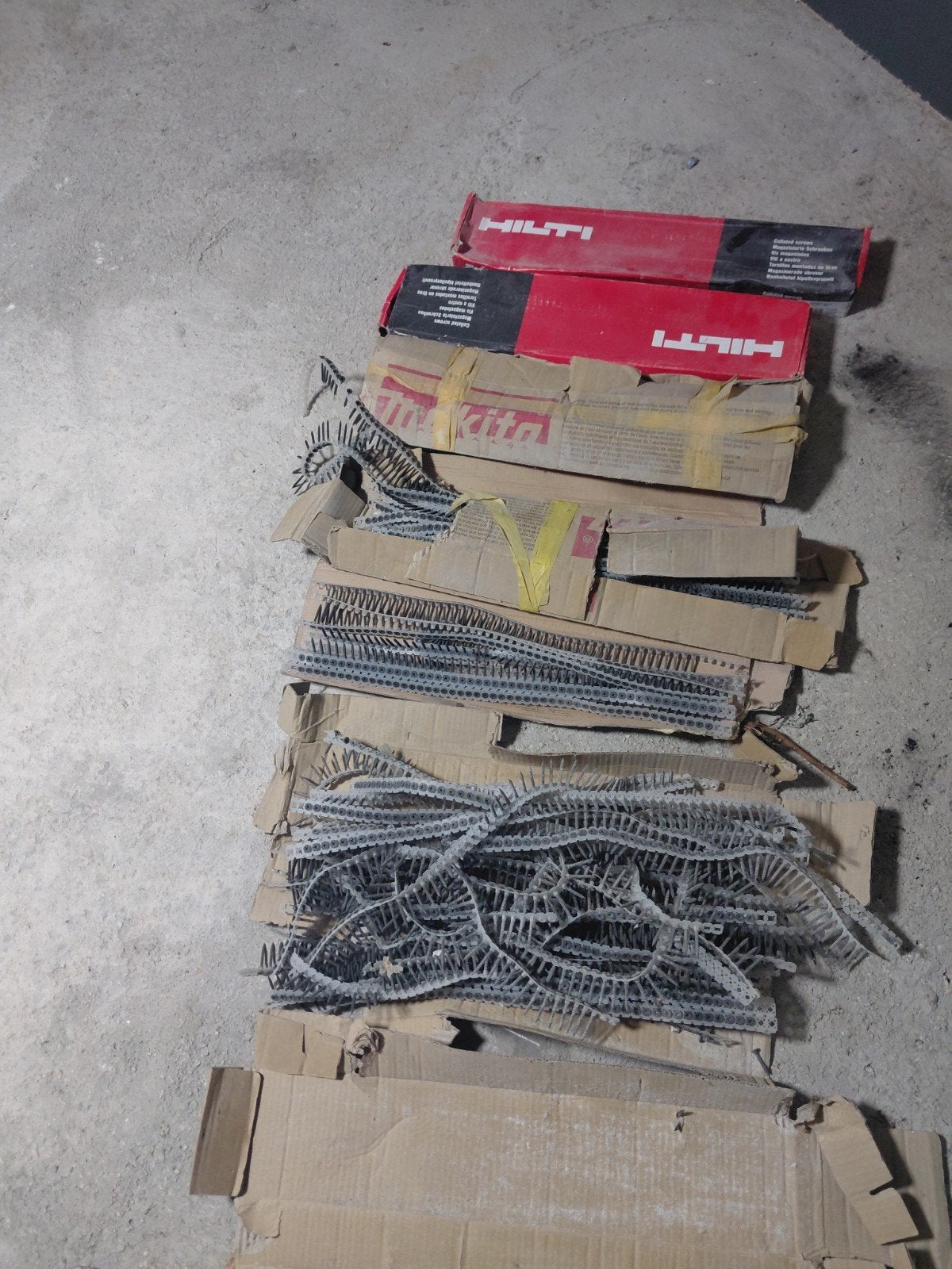 Lot de vis en bande Hilti & Makita pour visseuse automatique, Bricolage & Construction, Enlèvement ou Envoi, Neuf, Vis