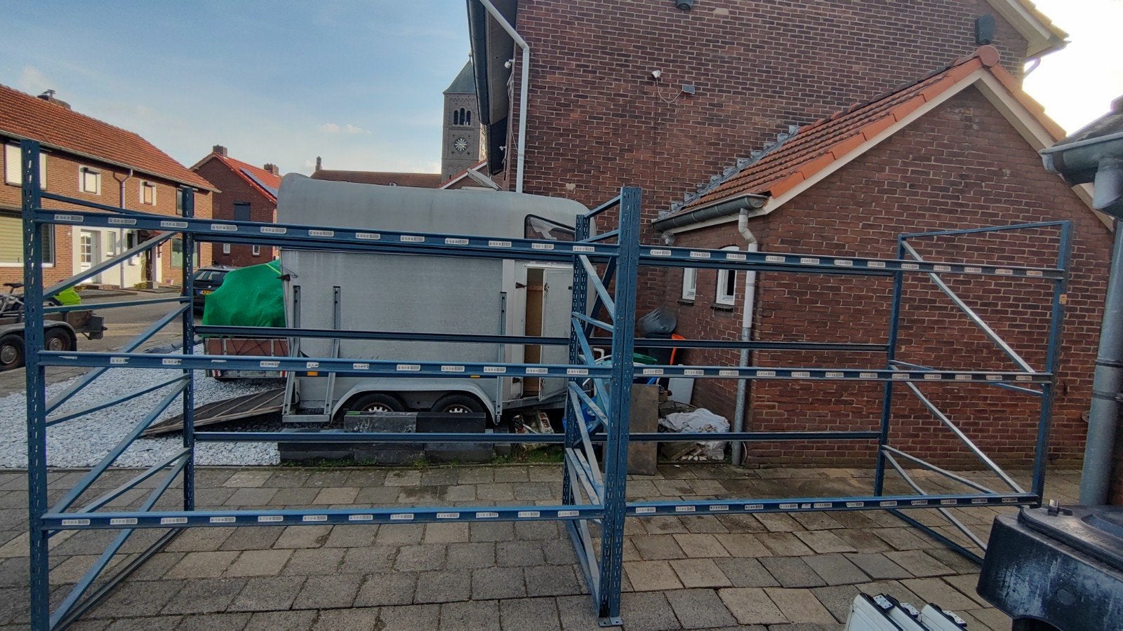 Te Koop Aangeboden 2X Robuuste Metalen Stellingen, Ophalen