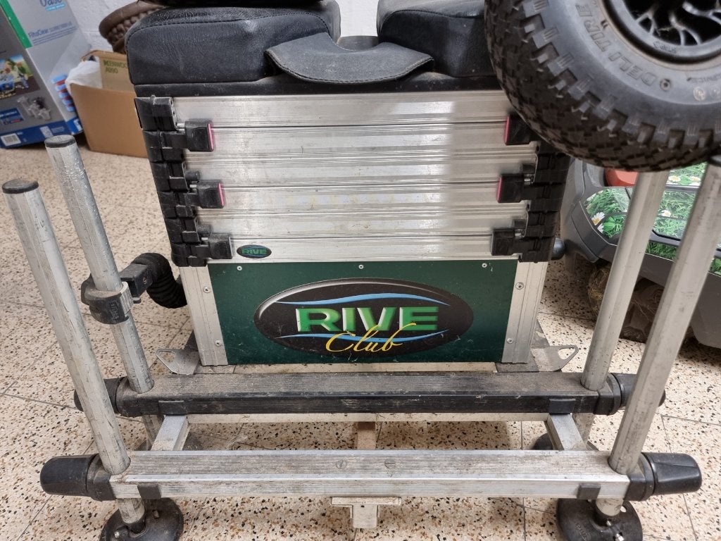 panier de pêche rive club avec accessoires, Sports nautiques & Bateaux, Enlèvement, Comme neuf, Coffre ou Sac