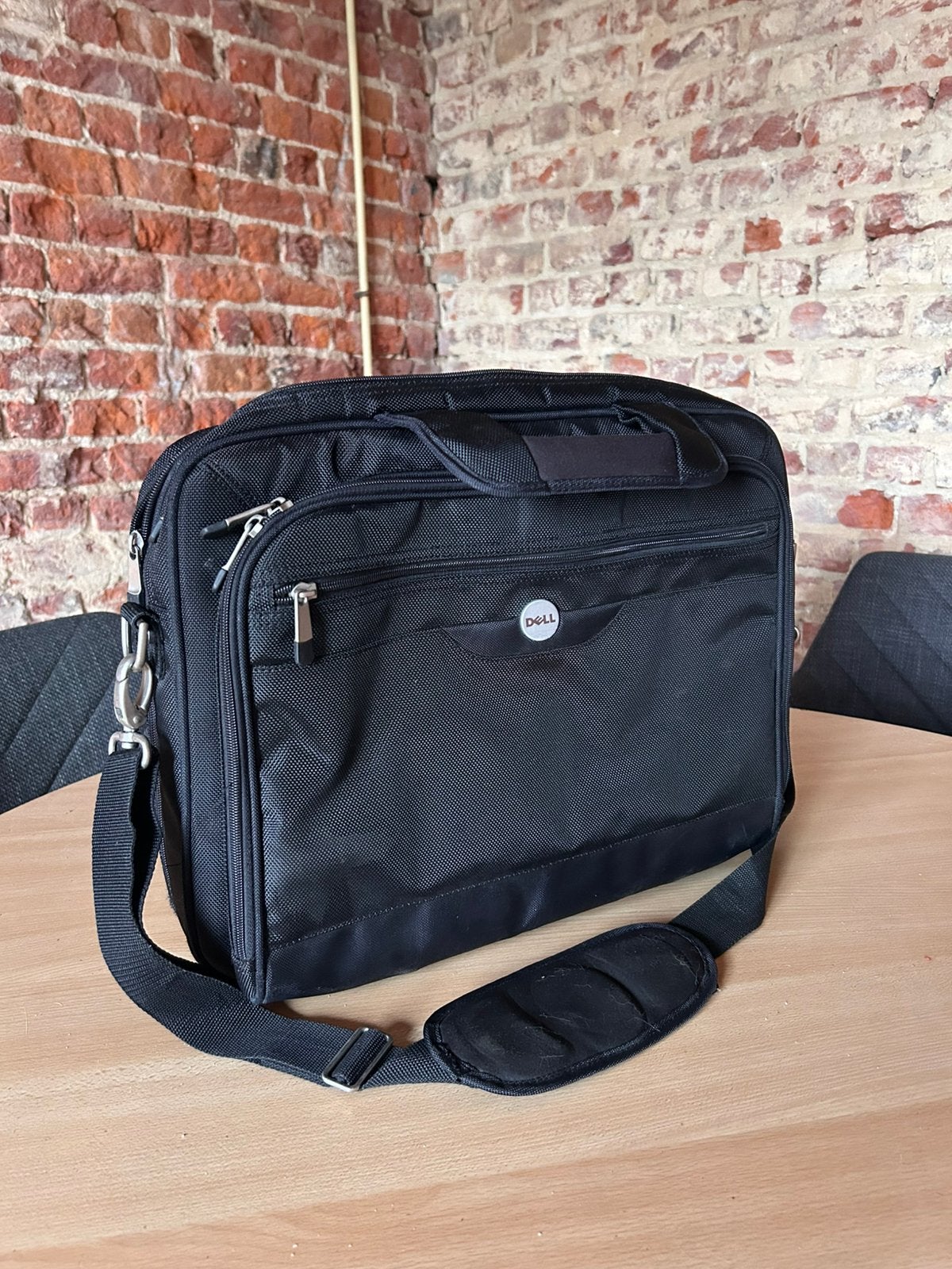 Dell laptoptas, Computers en Software, Ophalen, Gevoerd laptopvak, 17 inch of meer, Nieuw