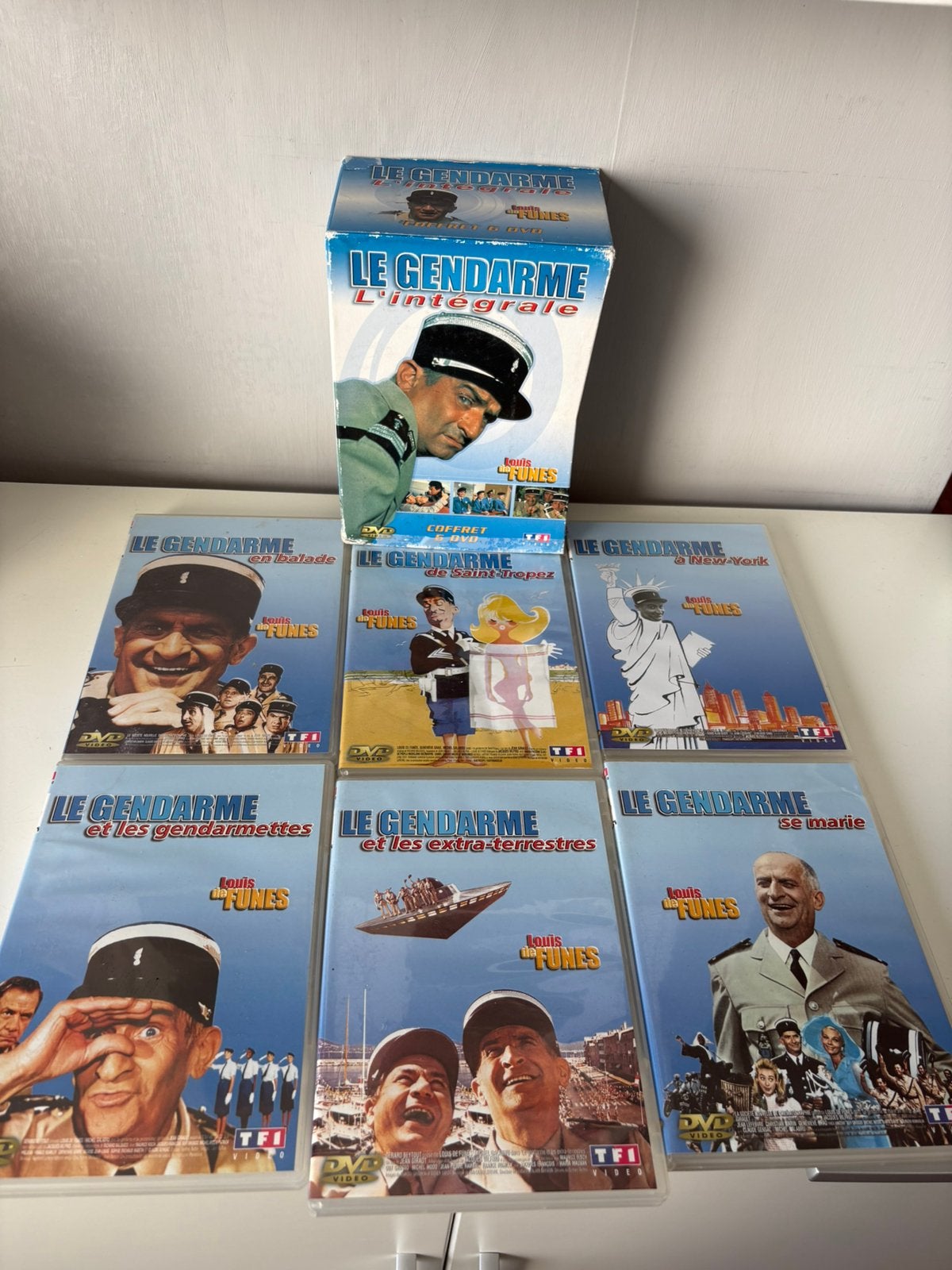 Coffret de 6 DVD « LES GENDARMES », Enlèvement ou Envoi, Comme neuf