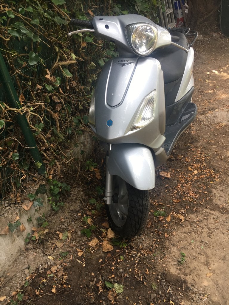 Piaggio fly, Fietsen en Brommers, Scooters | Piaggio, Zo goed als nieuw, Fly, Klasse A (25 km/u), Benzine, Ophalen
