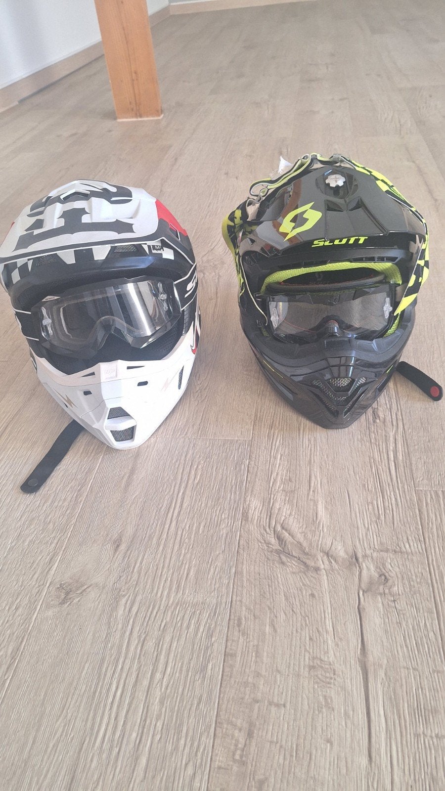 Croshelm met bril, Motoren, Ophalen