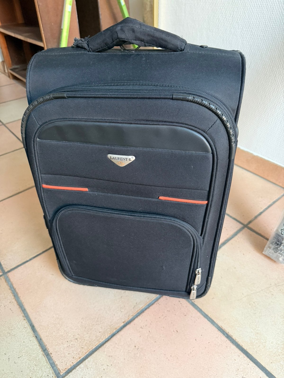 Valise Laurent L- taille maoyenne  (10kg ou 15kg), Bijoux, Sacs & Beauté, Valises, Enlèvement, Utilisé