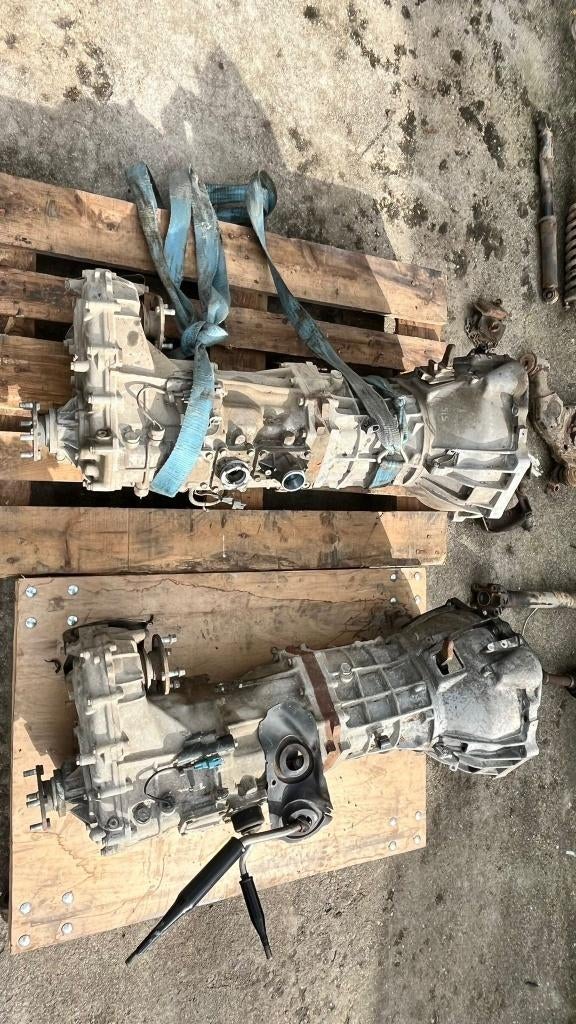 Toyota Hilux versnellingsbakken 2 stuks gebruikt, Enlèvement, Utilisé, Toyota