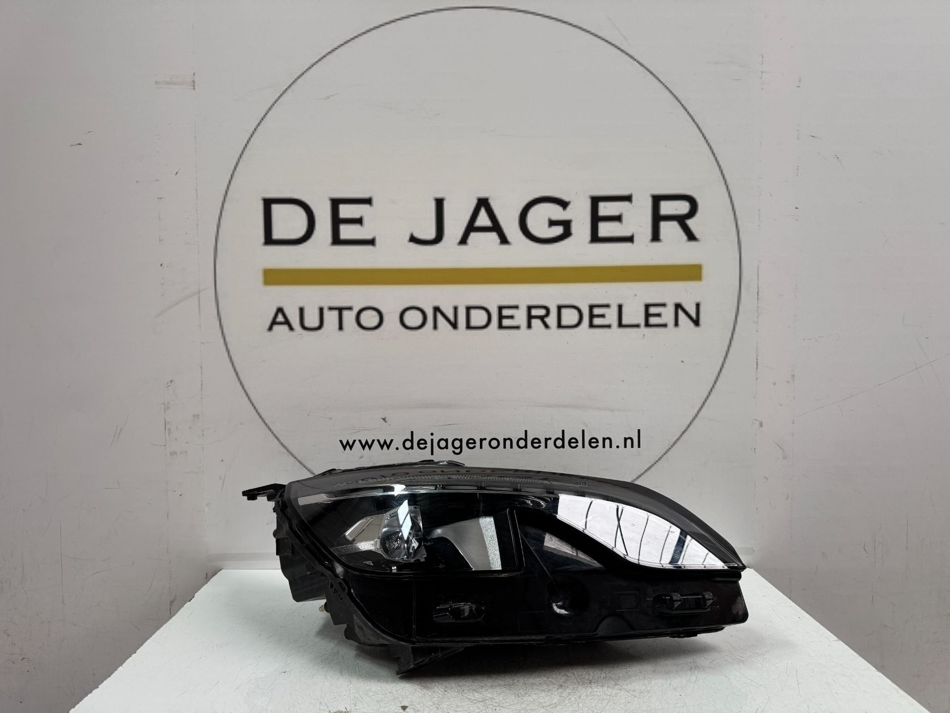 Phare avant droit Full LED pour Peugeot 3008 5008 GT 9826572, Taurusavenue 1
2132 LS  Hoofddorp, NL, Contact.group@renault.com