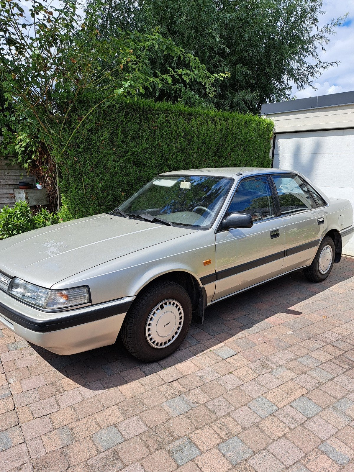 Mazda 626, 4 deurs, Elektrische ramen, Handgeschakeld, Grijs