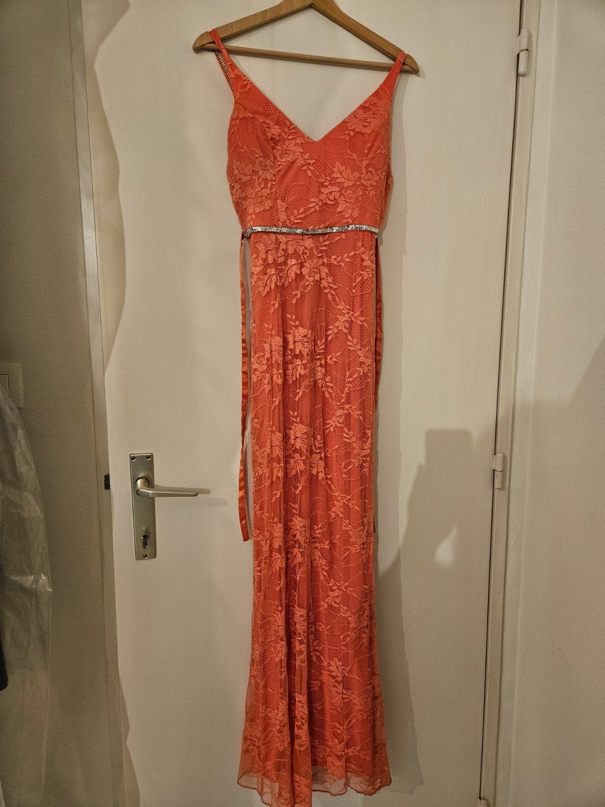 Robe longue en dentelle, Enlèvement ou Envoi, Comme neuf, Taille 38/40 (M), Autres couleurs
