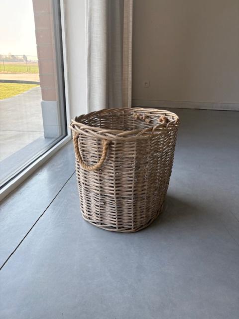Rotan mand, Huis en Inrichting, Woonaccessoires | Schalen en Manden, Ophalen, Overige materialen, Mand, Zo goed als nieuw