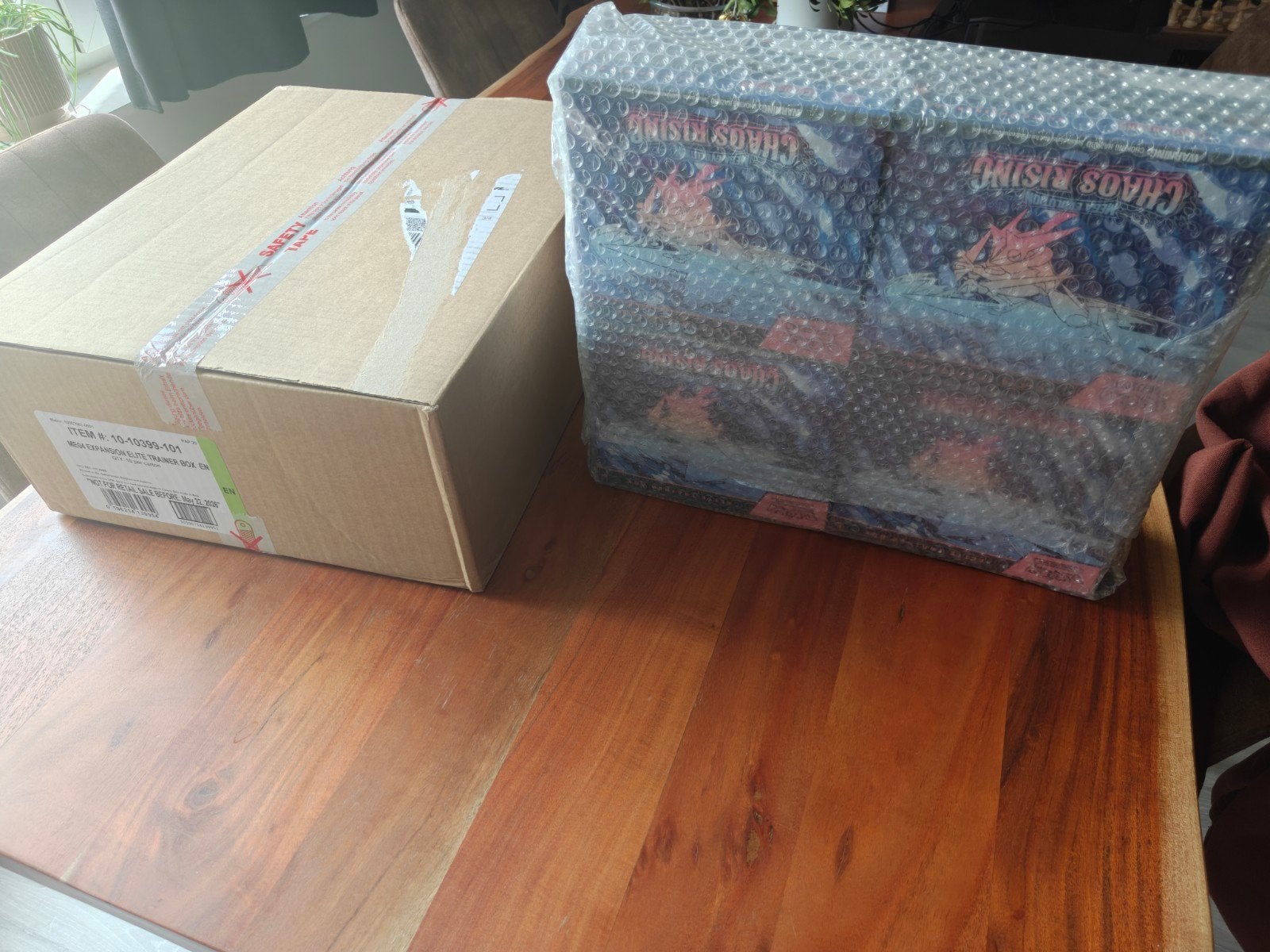 Chaos Rising sealed ETB case + 4x losse ETB, Ophalen of Verzenden
