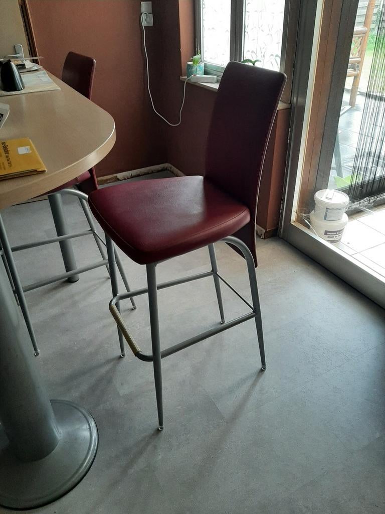 Table haute avec tabourets, Enlèvement