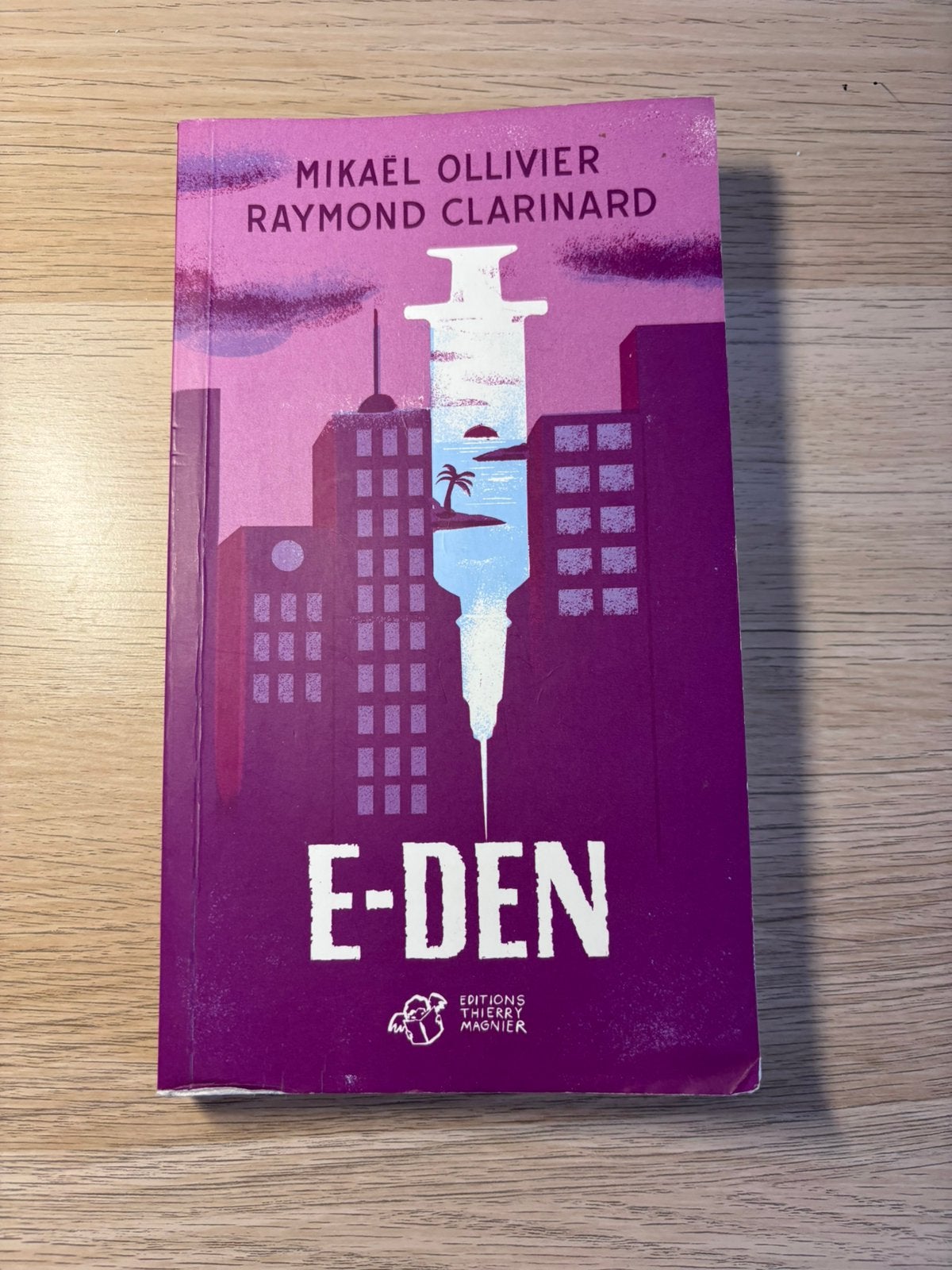 Livre E-DEN, Enlèvement ou Envoi, Comme neuf