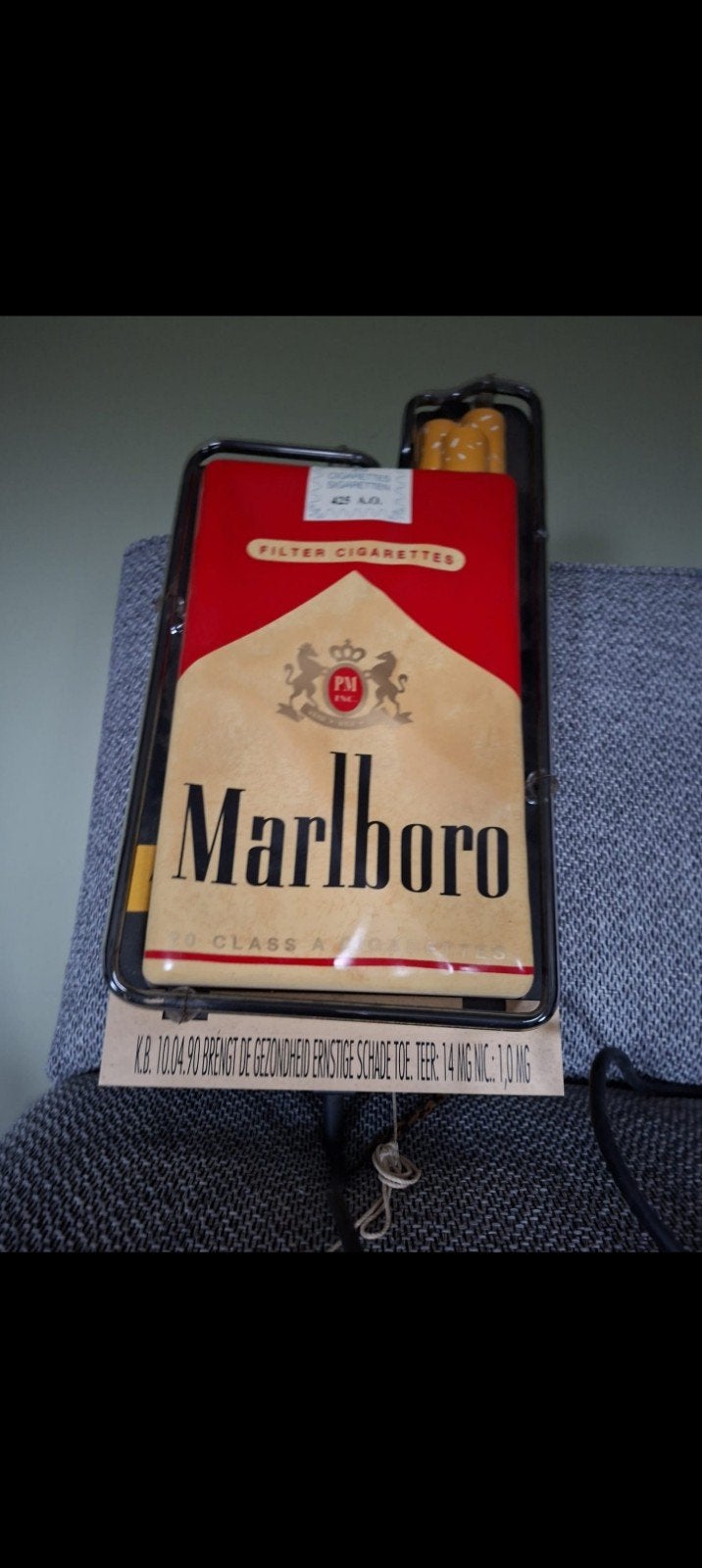 prachtige lichtreclame van Marlboro., Enlèvement