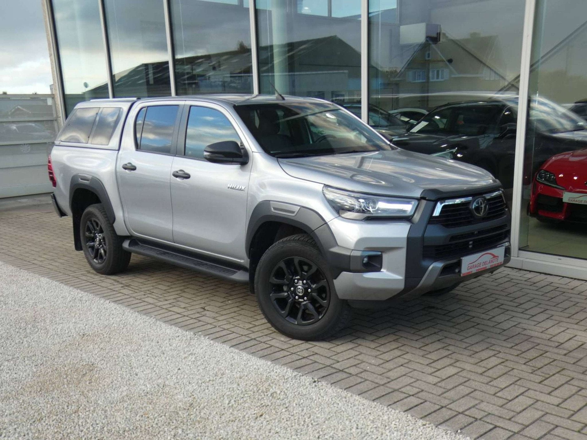 Toyota Hilux 2.8L Autom INVINCIBLE *37603+BTW* +HARDTOP +LED, Autos, Cuir, Argent ou Gris, Achat, Entreprise