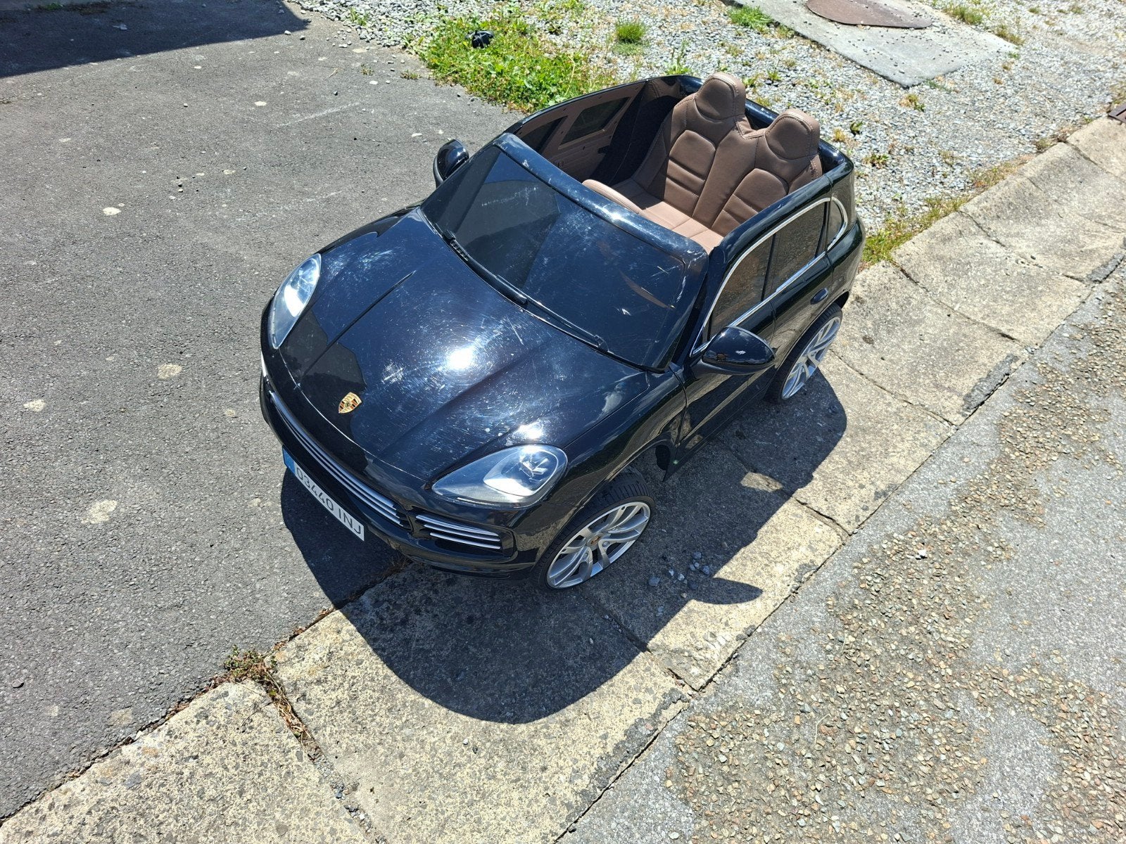 Porsche Cayenne s zwarte elektrische wagen, Ophalen