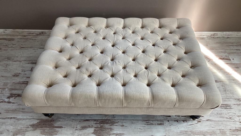Beige poef op wieltjes, Huis en Inrichting, Ophalen, Gebruikt, 100 tot 125 cm, 75 tot 100 cm