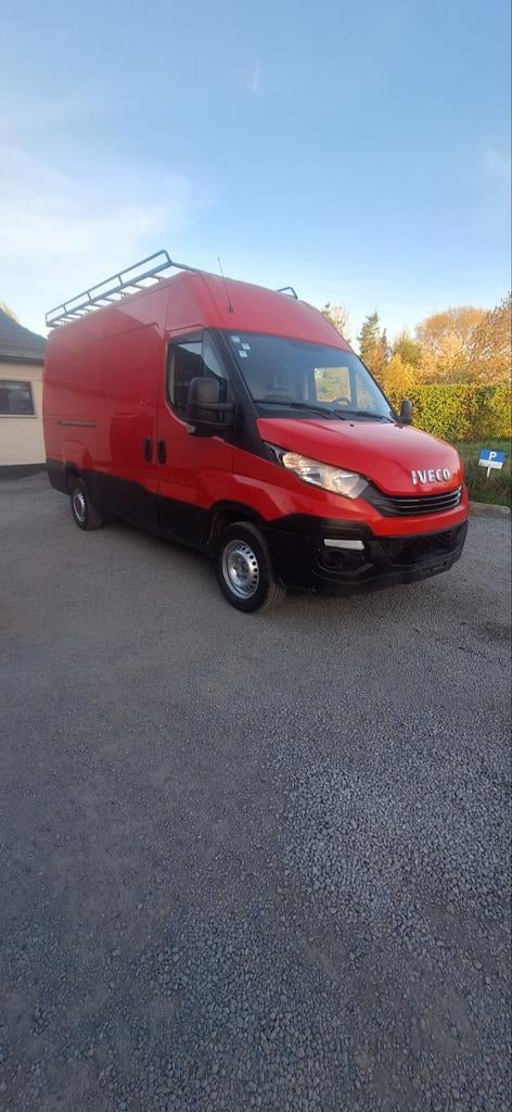 Ivico daily essence bon état +inf 0488569442, Autos, Camionnettes & Utilitaires, Achat, Euro 6, USB, Particulier