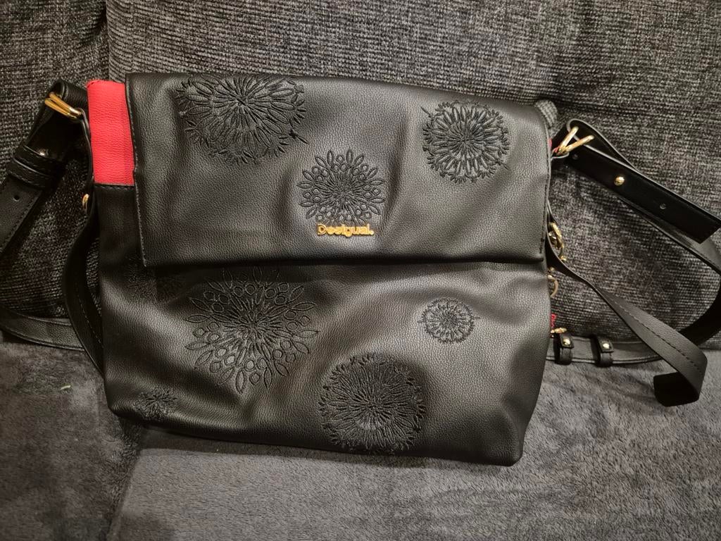 Desigual Abby Kiev Mini schoudertas - zwart met borduursel -, Enlèvement, Rouge