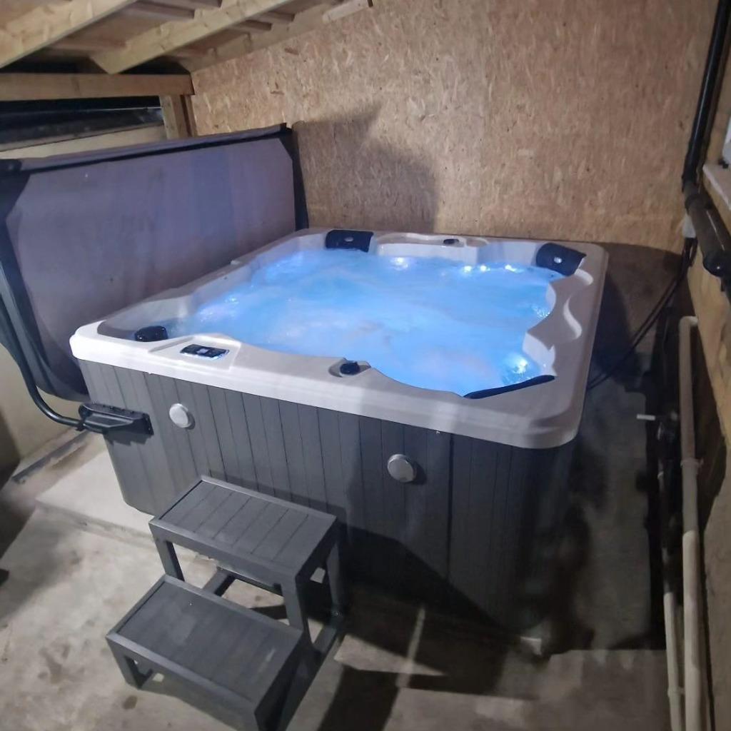 Zuinigste 4-persoon jacuzzi met warmtepomp tot-80% besparing, Tuin en Terras, Ophalen, Nieuw