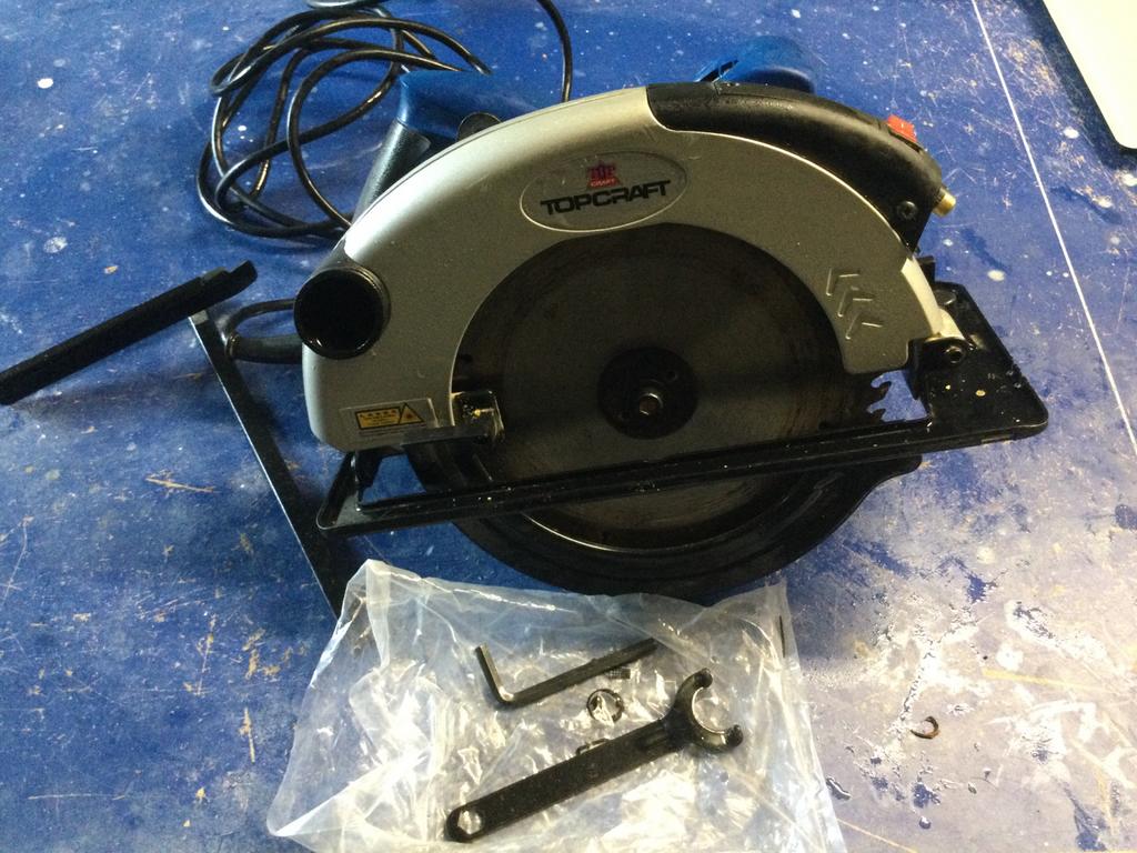 Cirkelzaag 1800 W + 5 nieuwe zaagbladen, Ophalen, Cirkelzaag, 70 mm of meer, Zo goed als nieuw