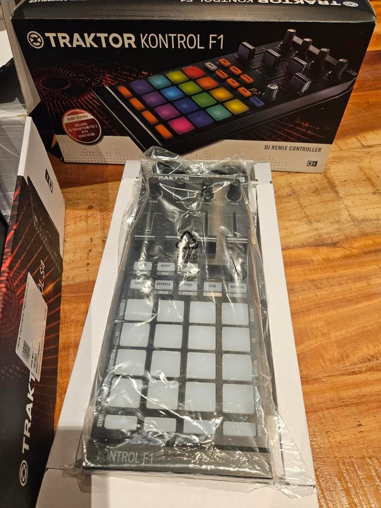 TRAKTOR KONTROL F1, Enlèvement