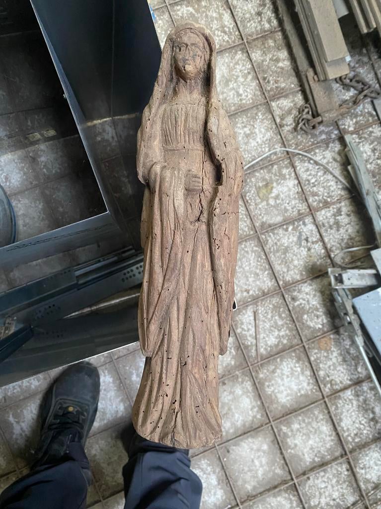 Tres ancienne sculpture en bois d’une vierge, Enlèvement ou Envoi