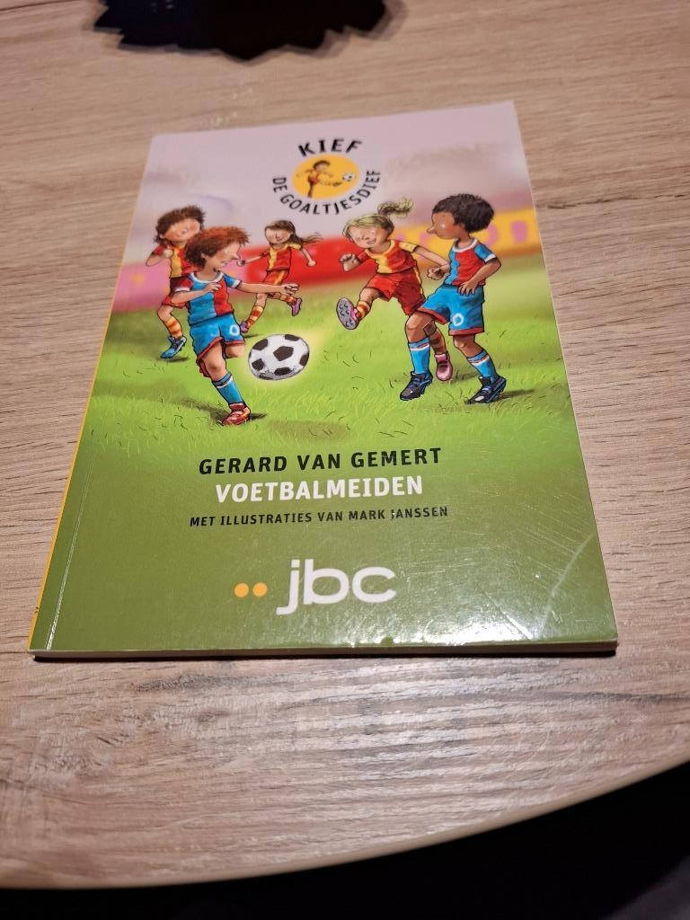 Voetbalmeiden, Gerard Van Gemert, Boeken, Ophalen of Verzenden, Zo goed als nieuw, Gerard van Gemert, Fictie algemeen