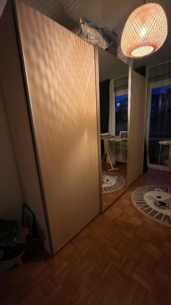 Grande armoire à portes coulissantes — 3 compartiments, Avec tablette(s), 200 cm ou plus, Enlèvement, Utilisé