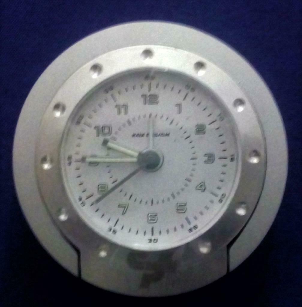 Montre réveil de voyage avec son étui, Bijoux, Sacs & Beauté, Montres | Hommes, Neuf, Autres marques, Acier, Enlèvement