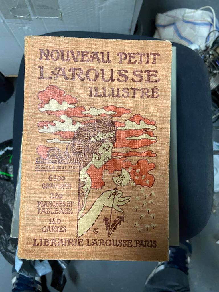 Nv petit larousse illustré, Boeken, Zo goed als nieuw